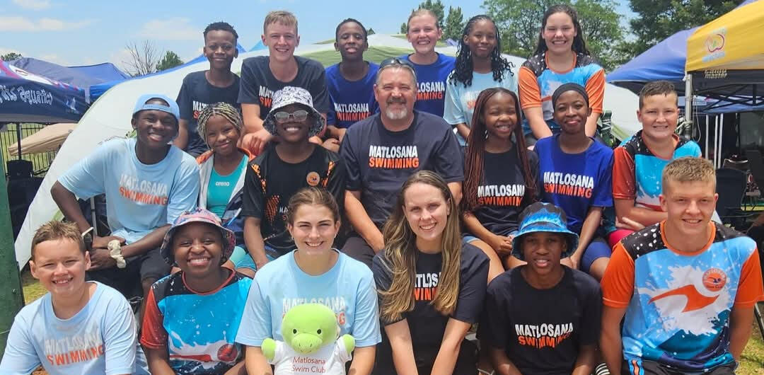 swim instructor teaching swimmers